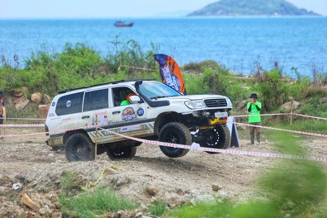 Đua xe địa hình tại Nha Trang, mãn nhãn cảnh xe bay bổng, lội nước tung tóe- Ảnh 7. Đua xe địa hình tại Nha Trang, mãn nhãn cảnh xe bay bổng, lội nước tung tóe- Ảnh 7.