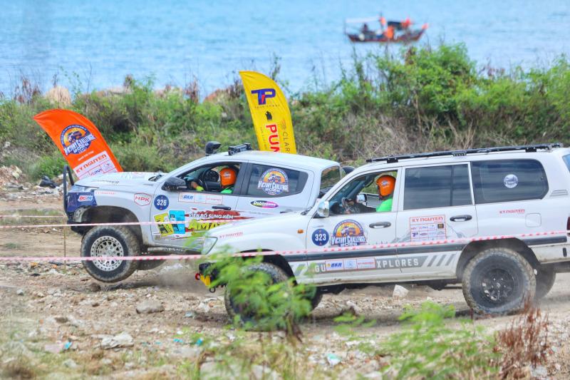 Đua xe địa hình tại Nha Trang, mãn nhãn cảnh xe bay bổng, lội nước tung tóe- Ảnh 9. Đua xe địa hình tại Nha Trang, mãn nhãn cảnh xe bay bổng, lội nước tung tóe- Ảnh 9.
