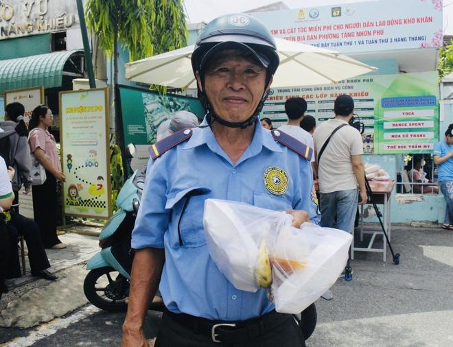 TP.HCM nghĩa tình: Người dân bất ngờ nhận ‘gấp đôi’ niềm vui- Ảnh 3. TP.HCM nghĩa tình: Người dân bất ngờ nhận ‘gấp đôi’ niềm vui- Ảnh 3.