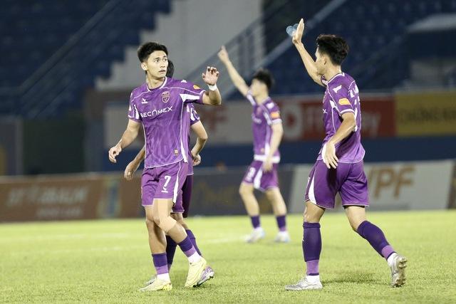 Bảng xếp hạng V-League chung cuộc ‘li kì’: HAGL đứng tốp khó ai ngờ, Becamex TP.HCM thời oanh liệt nay còn đâu- Ảnh 3.