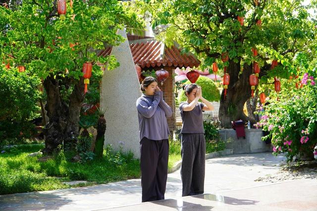 Sĩ tử đổ về chùa 300 năm tuổi trước ngày thi tốt nghiệp THPT- Ảnh 4.