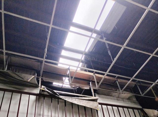 Đà Nẵng: Sét đánh xuyên mái tôn, nhiều tài sản trong nhà bị thiêu rụi- Ảnh 1.