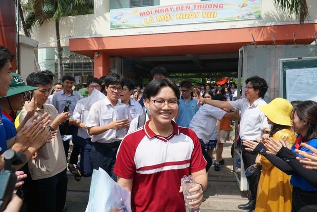 Thí sinh đánh giá đề thi văn năm nay...không quá khó - Ảnh 1.