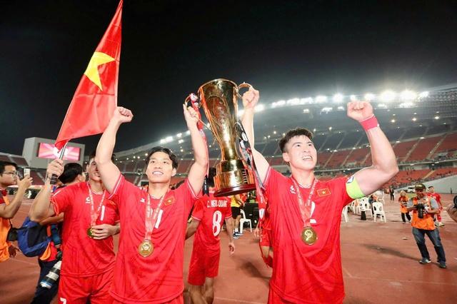 Lộ diện kênh phát độc quyền AFF Cup 2026 và Ngoại hạng Anh 2026 - 2027, khán giả Việt Nam quá vui- Ảnh 3.